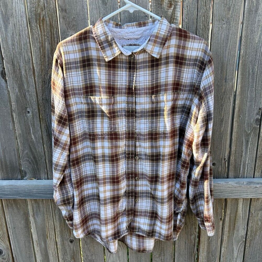 American Eagle plaid button up long sleeve size medium